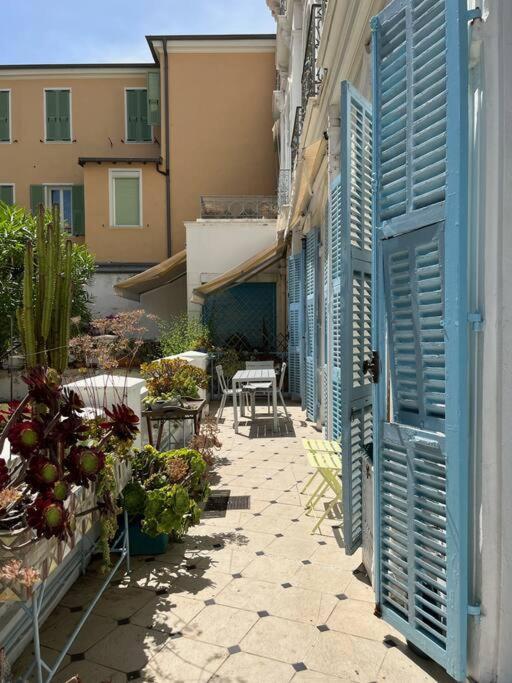 Beautiful Garden Apartment Steps From The Beach Mentona Zewnętrze zdjęcie
